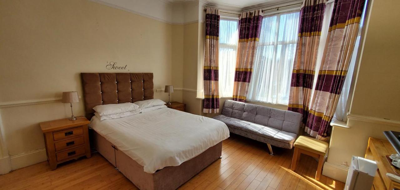 יורק Diamonds Guest House מראה חיצוני תמונה
