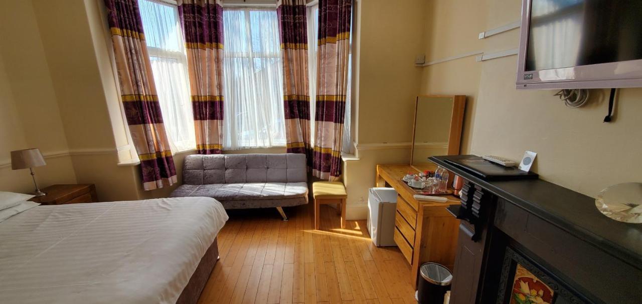 יורק Diamonds Guest House מראה חיצוני תמונה