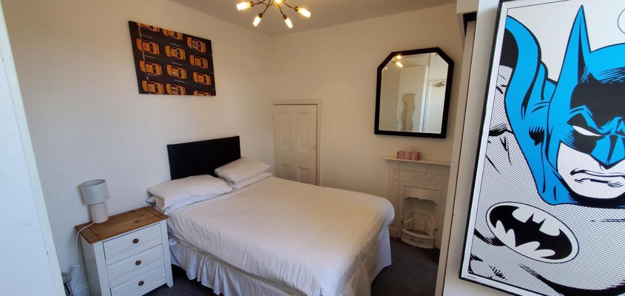 יורק Diamonds Guest House מראה חיצוני תמונה