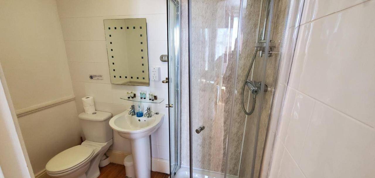 יורק Diamonds Guest House מראה חיצוני תמונה