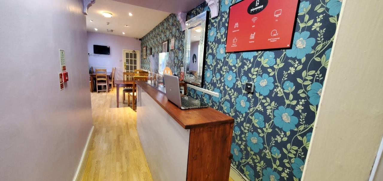 יורק Diamonds Guest House מראה חיצוני תמונה