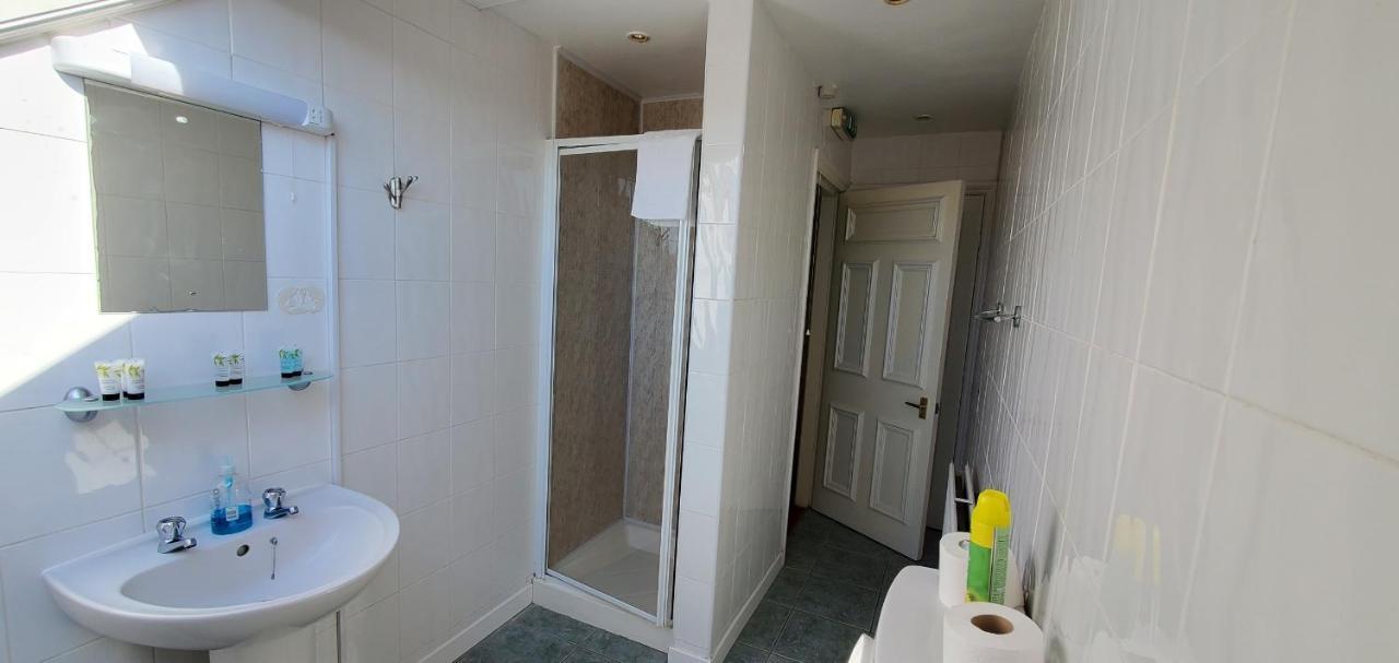 יורק Diamonds Guest House מראה חיצוני תמונה