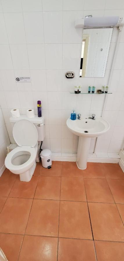 יורק Diamonds Guest House מראה חיצוני תמונה
