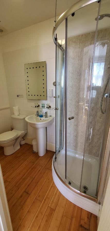 יורק Diamonds Guest House מראה חיצוני תמונה