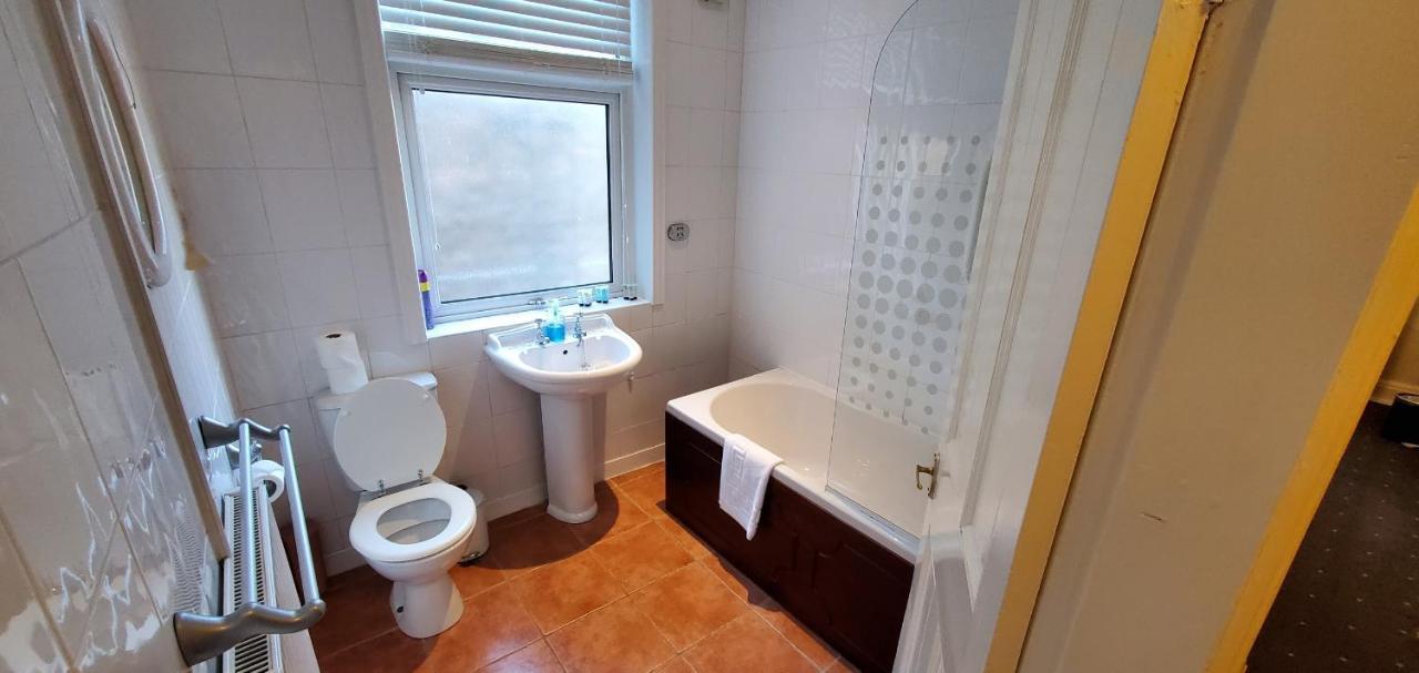 יורק Diamonds Guest House מראה חיצוני תמונה