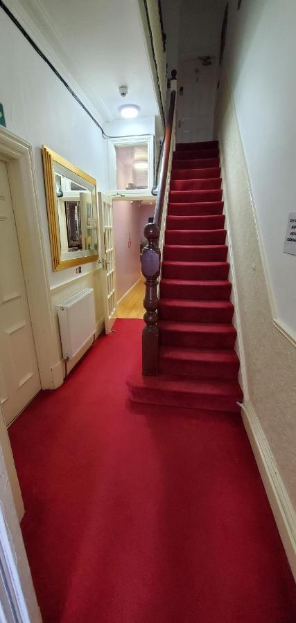 יורק Diamonds Guest House מראה חיצוני תמונה